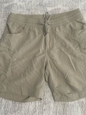 Women’s Lightweight Drawstring Cargo Shorts - Tan